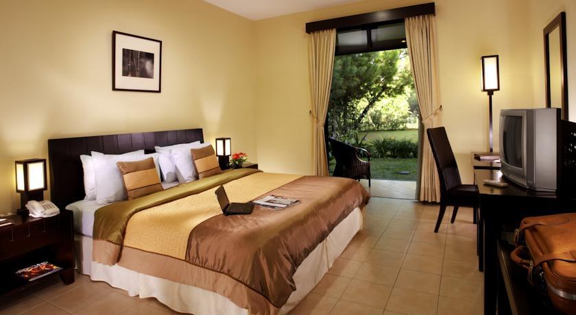 Puteri Gunung Hotel Lembang Exteriér fotografie