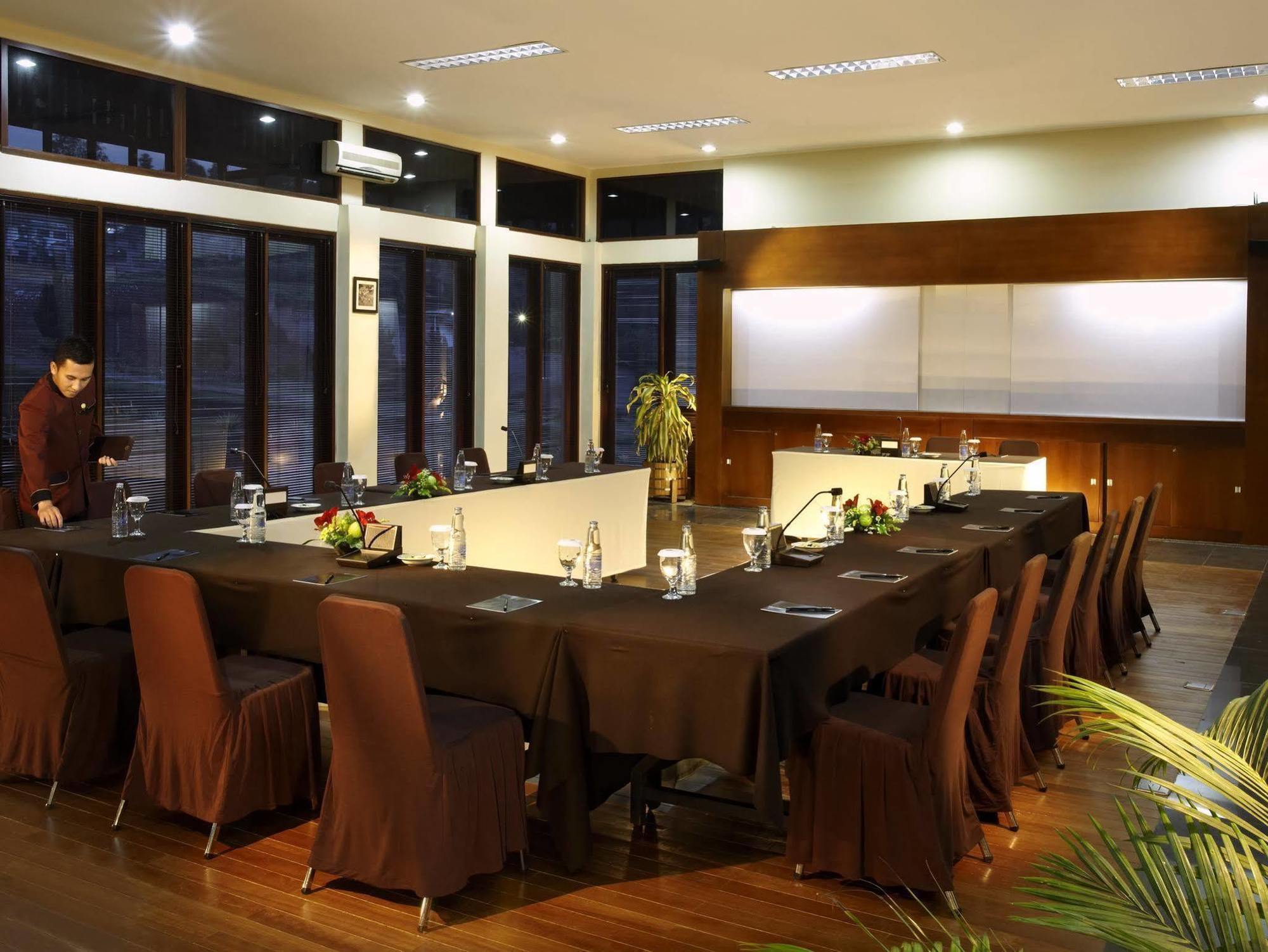 Puteri Gunung Hotel Lembang Exteriér fotografie