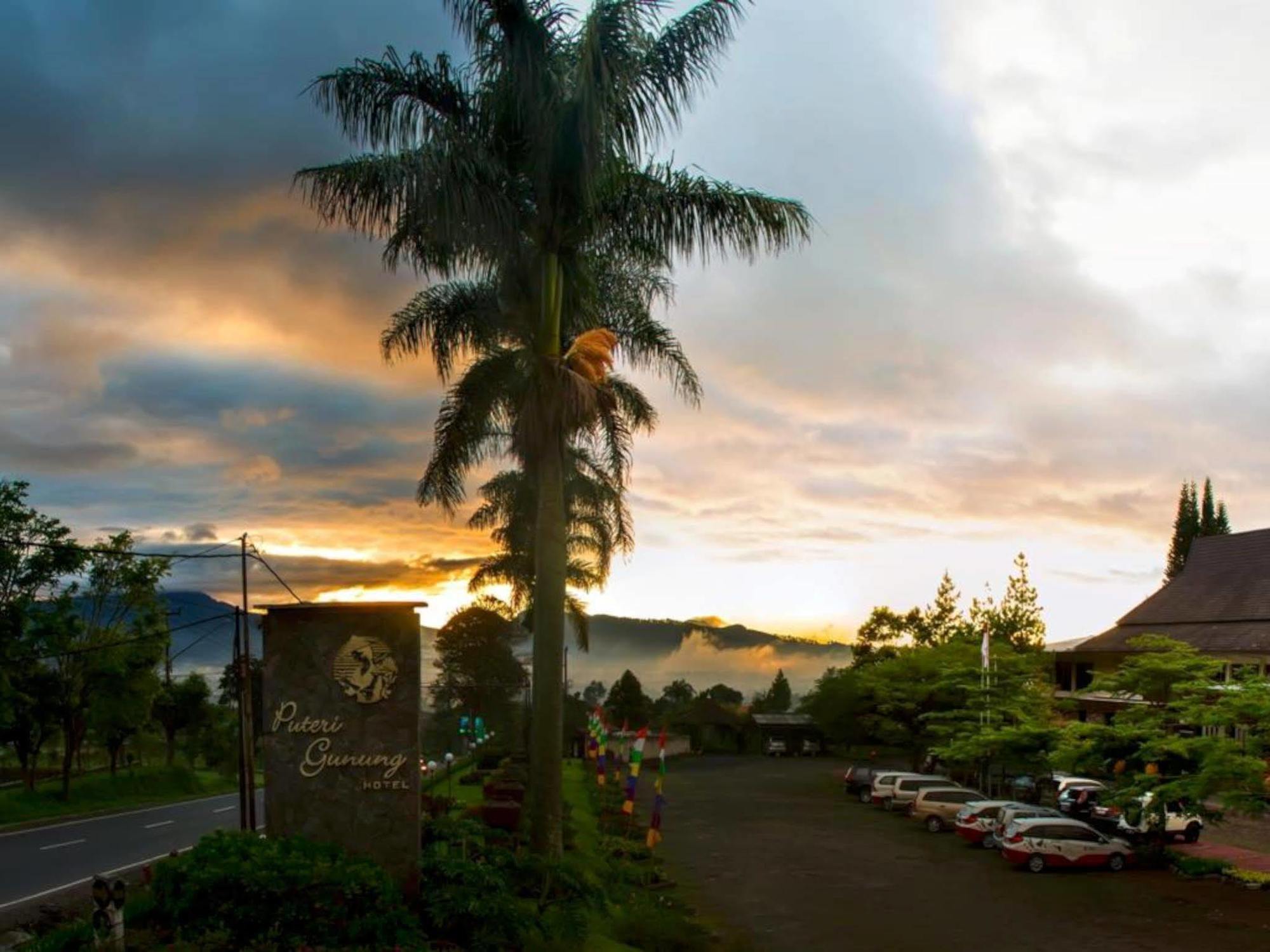 Puteri Gunung Hotel Lembang Exteriér fotografie